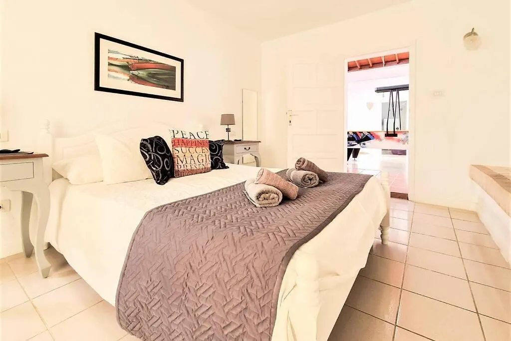 Stunning Sea View Villa With 6 Bedrooms & Heated Pool - Villa Renaissance Playa Blanca